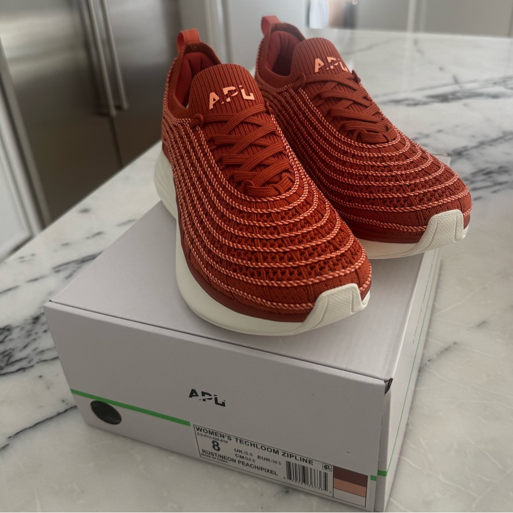 NWT APL Zipline rust/neon peach/pixel size 8 women’s